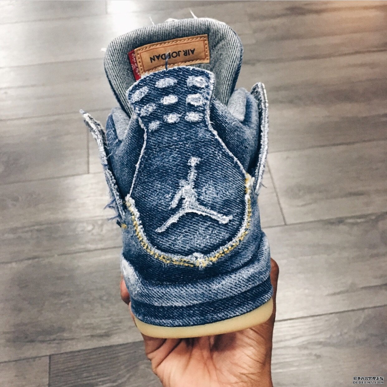 AJ4李维斯联名可以养吗 AJ4 X Levi’s怎么养牛